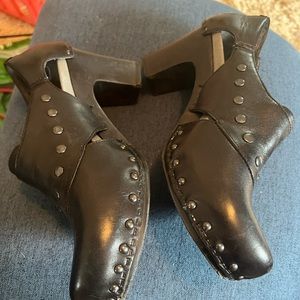 Dansko black leather heels with rivets. EUC.